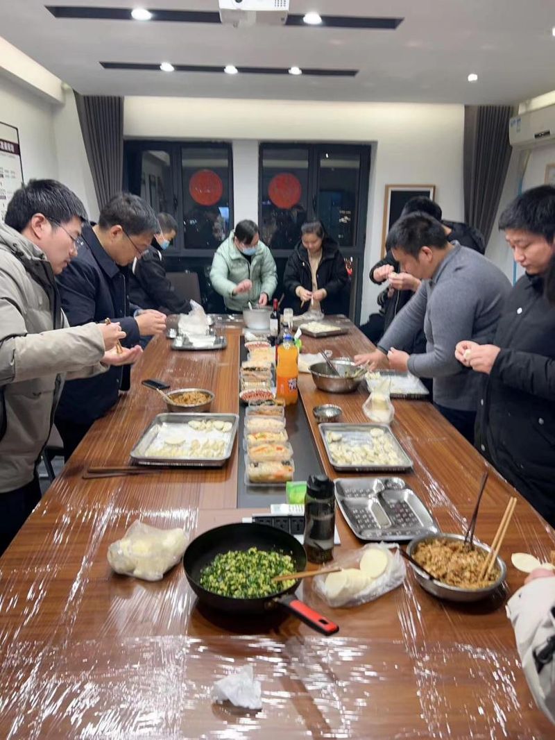 通達(dá)軟件公司組織開展“情暖冬至，餃香飄逸”冬至包餃子活動(dòng)